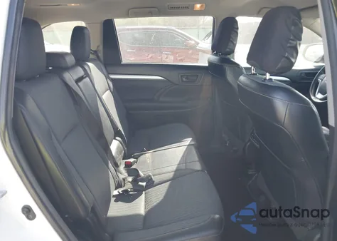 2015 Toyota Highlander Le Plus V6 z USA, uszkodzony, nr VIN 5TDZKRFH7FS078011